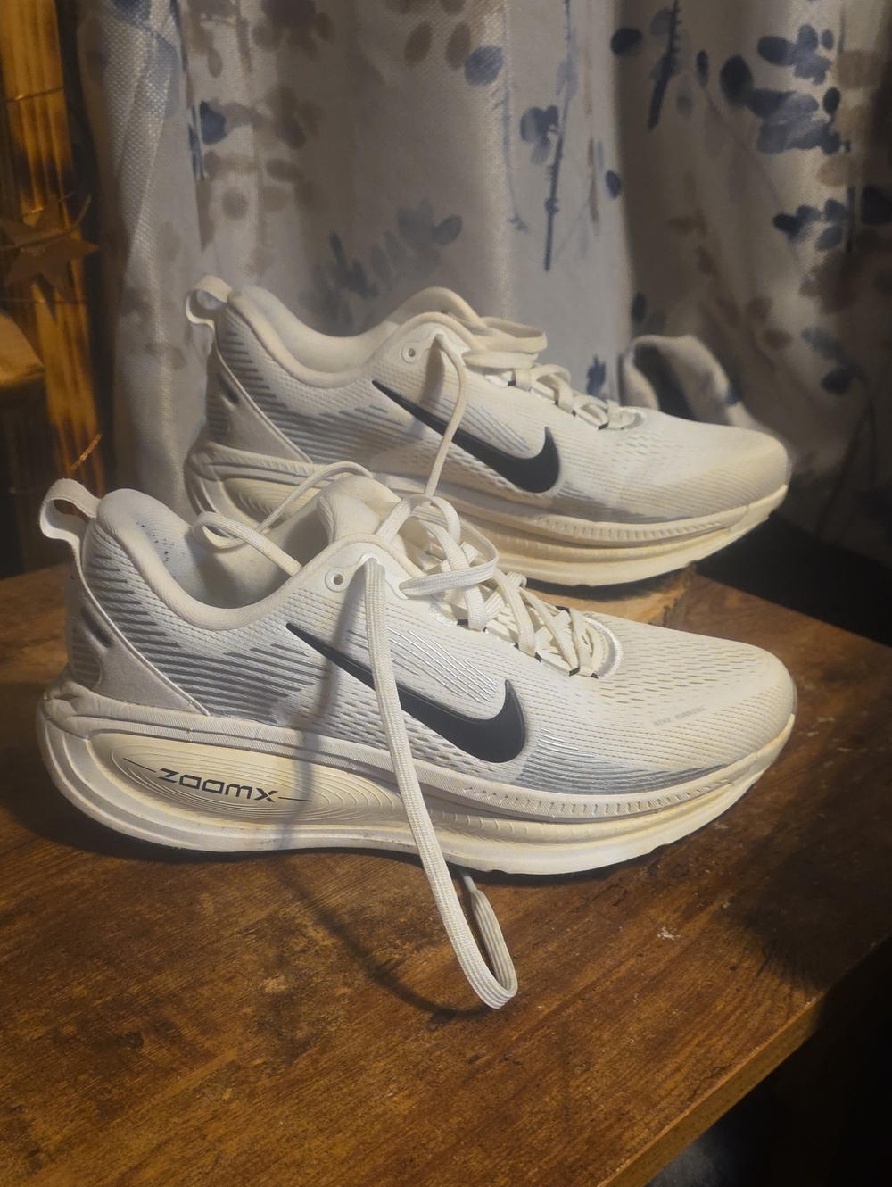 Nike Women’s White Vomero 18 Run Sneakers Sz 8.5